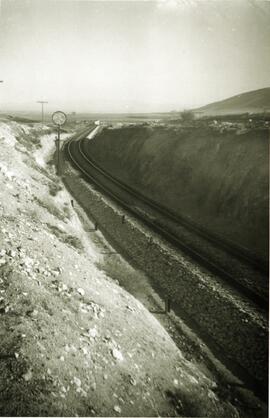 TÍTULO DEL ÁLBUM : Parte semestral de obras / Red Nacional de los Ferrocarriles Españoles. Vía y ...