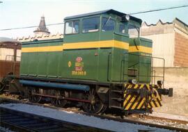 Locomotora de maniobras serie 304 - 040 - 9 (ex 10440)