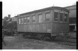 Coche de viajeros y locomotora de vapor nº 31 de rodaje 030 T, fabricada por Haine St. Pierre en ...