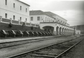 TÍTULO DEL ÁLBUM: Estación de Valencia de Alcántara: nuevo edificio de viajeros / 1ª División Téc...