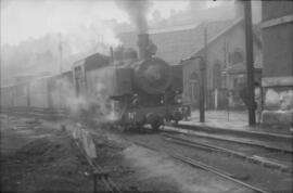 Locomotora de vapor nº37, de rodaje 0-3-0-T, en la estación de San Pedro de los Ferrocarriles de ...