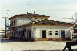 Edificio de viajeros de la estación de Rota de la línea del Puerto de Santa María a Sanlúcar de B...