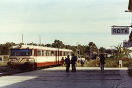 Automotor térmico diésel "Ferrobús" 591-551-7, serie 591 de RENFE, en la estación de Ro...