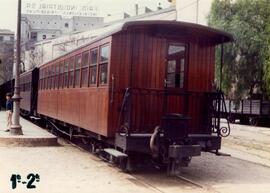 Coche de viajeros mixto de 1ª y 2ª  clase del Ferrocarril de Sóller en la estación de Palma de la...