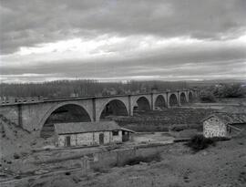 Puente de Marcilla sobre el río Aragón, en el km 111,242 de la línea de Zaragoza a Alsasua