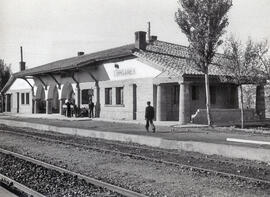 Estación de Longares de la línea de Caminreal a Zaragoza - Delicias