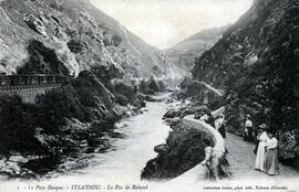 Puente en el paso de Roland en Itsatsou.