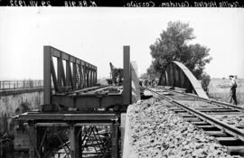 Puente sobre el arroyo Candón, situado en el km 88,198 de la línea de Sevilla a Huelva, dentro de...