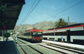 Trenes de Cercanías en la estación de Álora en Málaga