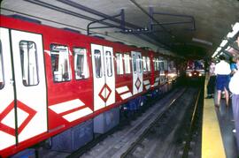 Unidad de la serie 2000 del Metro de Madrid