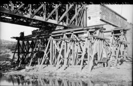 Puente de Arroyo de Despeñaperros V, situado en el km 281,808 de la línea de Manzanares a Córdoba...