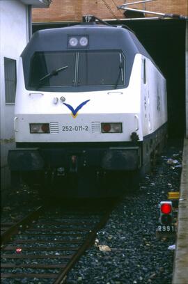 Locomotora eléctrica de la serie 252 de RENFE en Sevilla - Santa Justa