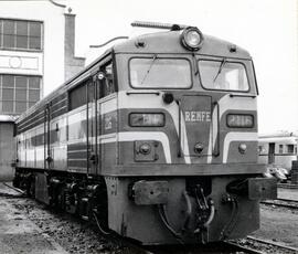 Locomotora de línea serie 321 - 016 - 8 (ex 2116)