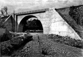 Puente de Can Gallart, en el p.k. 38,780 de la línea de Barcelona-Término a Tarragona, trayecto d...