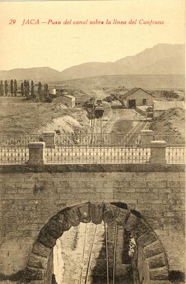 Paso del canal sobre la línea de Canfranc