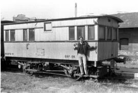 Coche sanitario de SA 114 hv de RENFE, en la estación de Madrid - Delicias antes de su conversión...