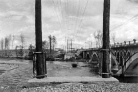 Puente sobre río