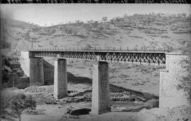 Puente del arroyo Benalija II en el km 141,883 de la línea de Mérida a Sevilla, entre los término...