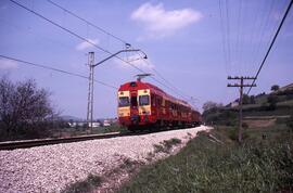 Automotores eléctricos de la serie 444 de RENFE, conocidos como electrotrenes, coches motores 9 -...