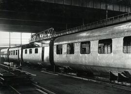 Interior del edificio nº 1, nave 2. Vías de montaje de coches de viajeros del tren articulado