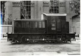 Vista general de una locomotora diésel - eléctrica de maniobras de la serie 10301 a 10320 de RENF...