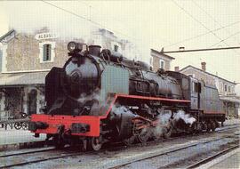 Locomotora de vapor Mikado a su paso por la estación de Alsasua