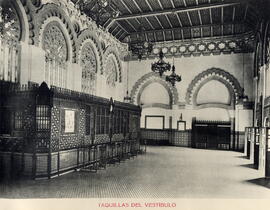 Vista del despacho de billetes del vestíbulo del edificio de viajeros de la estación de Toledo