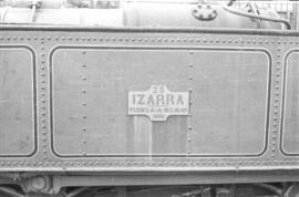 Placa de denominación de la locomotora de vapor 220 T de Renfe denominada "Izarra"