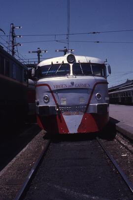 Locomotora diésel - eléctrica 352 - 005 - 3 "Virgen del Carmen" de la serie 352 de RENF...