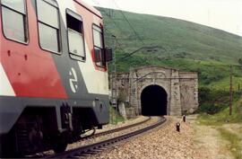 Automotor eléctrico o unidad de tren eléctrica de la serie 440 - 001 a 253 y 440 - 501 a 502, fab...