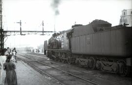 Locomotora de vapor 240 - 2471 (serie RENFE 240-2471 a 2475 y 2481 a 2550), con ténder de 34 m cú...