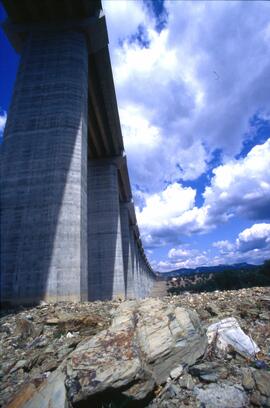 Viaducto en la línea del AVE Madrid-Sevilla