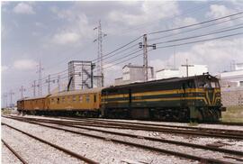Locomotora diésel - eléctrica 321 - 005 - 1  de la serie 321 - 001 a 080 de RENFE, ex 2105 de la ...
