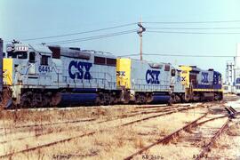 Locomotoras CSX-5905 (B36-7), CSX-2214 y CSX-6441 (GP40-2), apartadas en Decatur, Illinois.