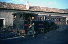 Personal ferroviario y locomotora de vapor nº 1 "Gandía" del Ferrocarril de Alcoy a Gan...