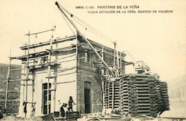 Edificio de viajeros de la nueva estación de La Peña