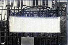 Estación de Madrid - Príncipe Pío. Rótulos "Cuadro de precios totales", etc.