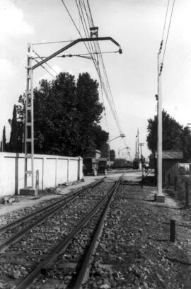 Paso a nivel de la carretera de Tarragona, en las proximidades de la estación de Vendrell de la l...