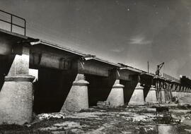 Perspectiva del puente del km 2,665 de la línea de Sevilla a Huelva