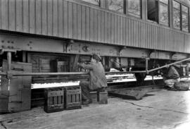 Coche de 3ª clase de MZA en reparación en la estación de Barcelona -Término de la línea de Barcel...