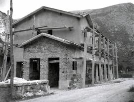 Estación de Las Caldas de Besaya de la línea de Venta de Baños a Santander, situada dentro del té...