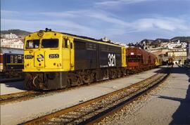 Locomotora diésel - eléctrica 321 - 055 - 6 de la serie 321 - 001 a 080 de RENFE, ex 2155 de la s...