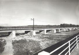 Vista general del puente sobre el río Tordera, trayecto de Malgrat a Blanes