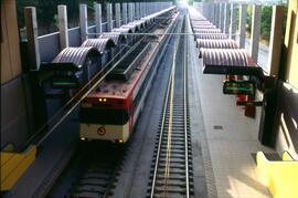 Andenes de la estación de Cercanías de Madrid - Delicias y doble composición de Cercanías detenid...