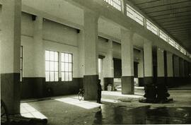 Interior de una nave de 13 metros de reparación limitada del depósito de tracción eléctrica de Le...