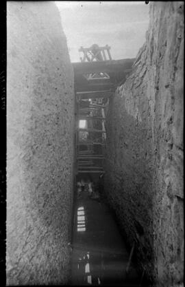 Sustitución de puentes metálicos, excavación de los estribos. Línea Madrid a Badajoz, km 281,755....