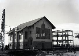 Subestación y estación de Las Zorreras - Navalquejigo de la línea de Madrid a Irún, situada en el...
