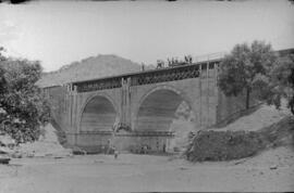 Puente de Castillejos en el km 156,562 de la línea de Mérida a Sevilla, dentro del término del mu...