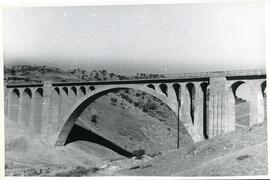 Puente de Galleguines en el km 146,526 de la línea de Mérida a Sevilla - Los Rosales, situado den...