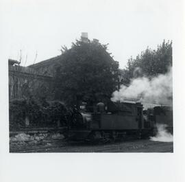 Locomotora de vapor posiblemente de la serie 030, nº14 de RENFE en algún lugar del complejo indus...